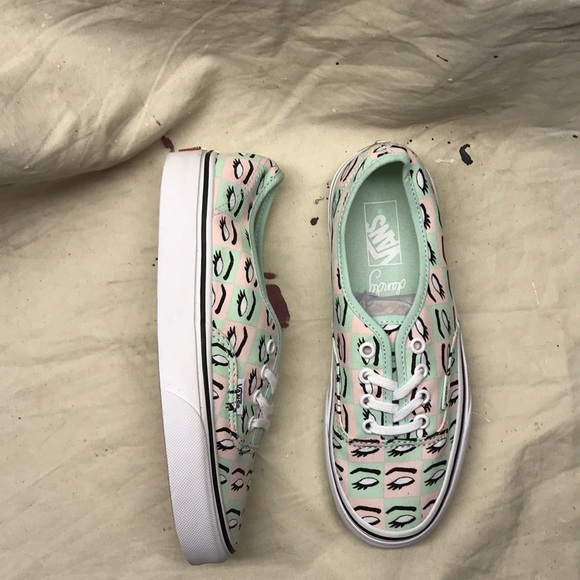 Vans Shoes - Vans authentic